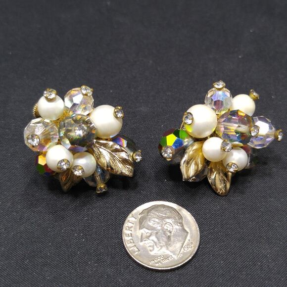 Vendome Floral Bead Crystal Clip Earrings, Faux Pearls, Vitrail Crystal, 1960s - Picture 6 of 10